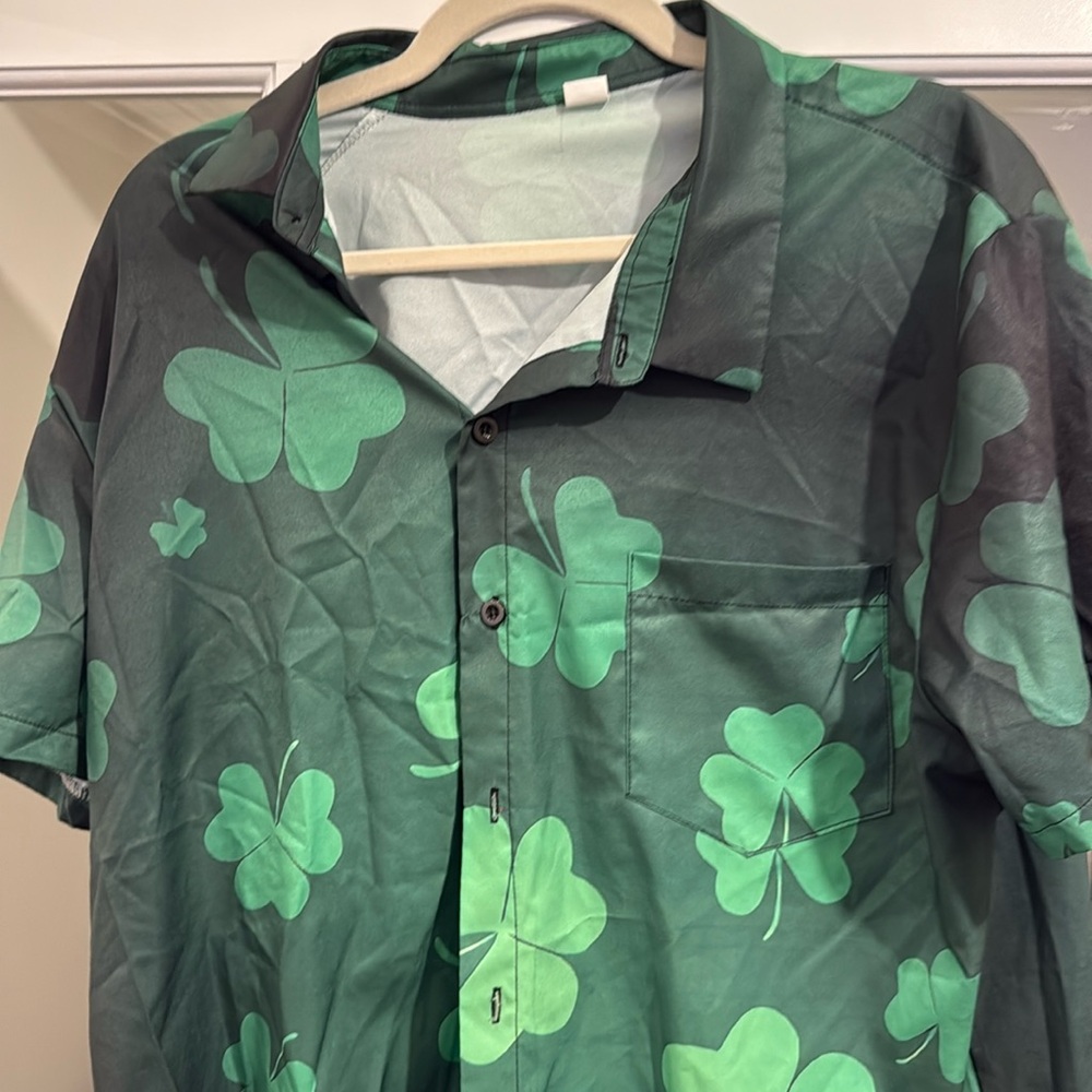 Shamrock short sleeve button down, XL